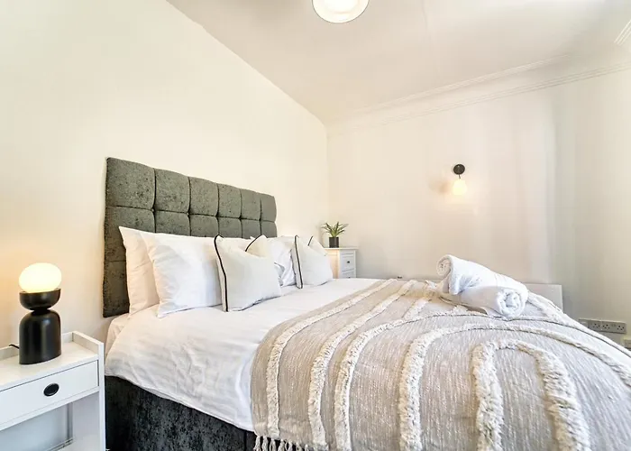 Host & Stay - Chester House Retreat